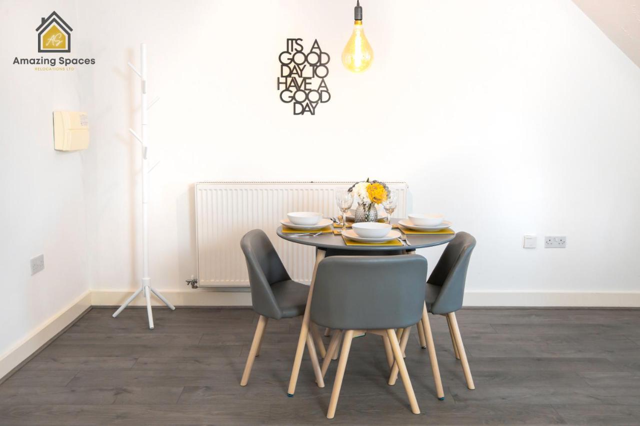 Large Unique 2 Bedroom Duplex Apartment With Private Parking & Free Wifi - Vat Qualifying By Amazing Spaces Relocations Ltd Warrington Zewnętrze zdjęcie